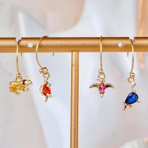 Gold Dinosaurier Tropfen Ohrringe, Jurassic Dino, T-Rex, Brontosaurus, Stegosaurus, Dinosaurier Anhänger