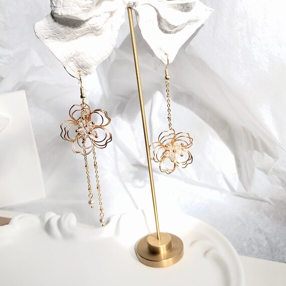 Gold Wire Wrapped Flower Earring Lightweight Asymmetric Floral Earrings Large Long Dangle Flower Earrings Unique Flower Metal Art Jewelry Etsy Canada