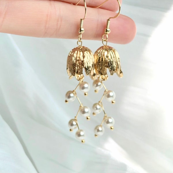 Gold Tulip Flower and Pearl Dangle Earrings, Gold Dainty Tulip Flower Bud Drop Earrings, Vintage Pearl Flower Drop Earring, Bridesmaid Gift