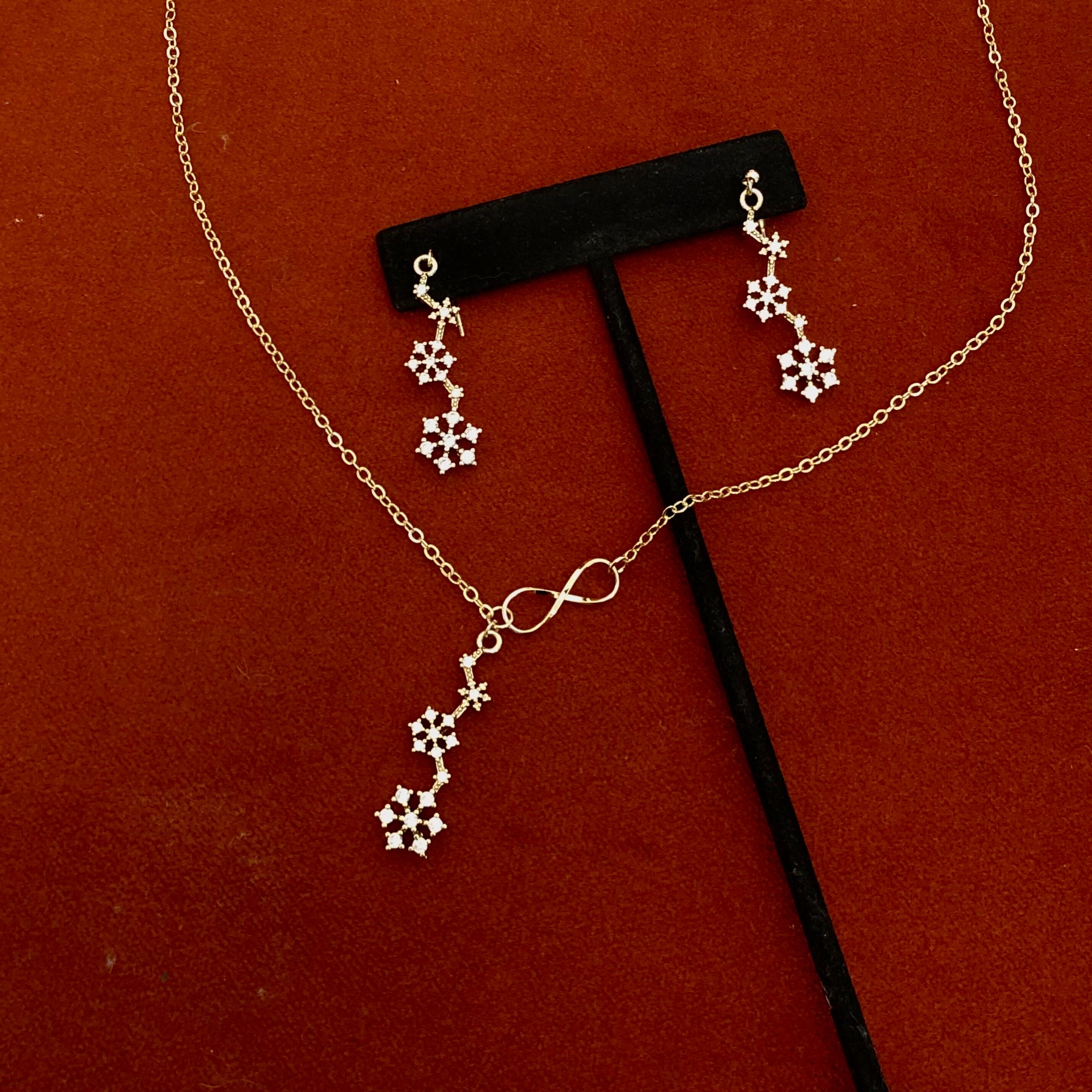 Snowflake necklace and earrings Etsy