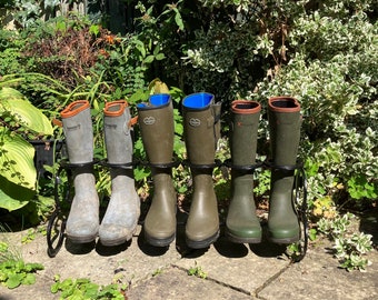 Handmade recycled horseshoes boot rack. Boot holder. Welly holder. Holds 3 x pairs.  Country living. Shamrock design.