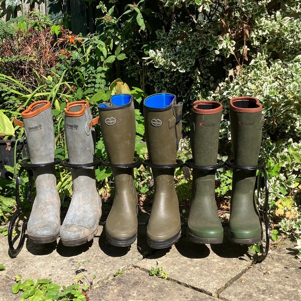 Handmade recycled horseshoes boot rack. Boot holder. Welly holder. Holds 3 x pairs.  Country living. Shamrock design.