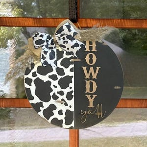 Accrocheur de porte Howdy, accroche-porte western, accroche-porte imprimé vache, accroche-crochet de porte d&#39;entrée, panneau de bienvenue Howdy, panneau de bienvenue occidental, panneau de porte rustique