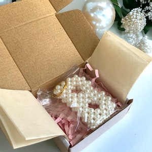 Llavero con cuentas de perla personalizado, llavero para mujer, regalo de boda para damas de honor, llavero con letras de perla personalizado, regalo de inauguración de la casa