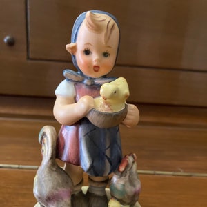 Vintage Hummel 199/0 Feeding Time figurine