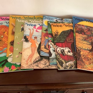Pode incluir: Uma coleção de oito livros infantis vintage Wee Wisdom com ilustrações coloridas. As capas apresentam um leão, uma menina jogando croquet, um navio pirata, um cachorro em uma casinha e uma cena de outono.