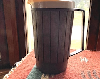 Brocca Rubbermaid Woodbine Insulate vintage da 1 1/2 - 2 Qt.
