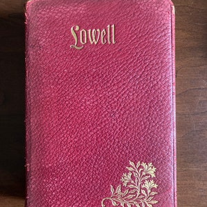James Russel Lowell Poems, volumen antiguo con encuadernación en piel roja