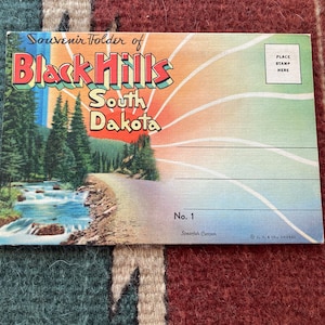 Cartolina d'epoca Cartella souvenir con vedute delle Black Hills del South Dakota ca. 1949