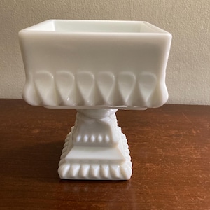 Vintage Westmoreland (?) Milk Glass Wedding Box
