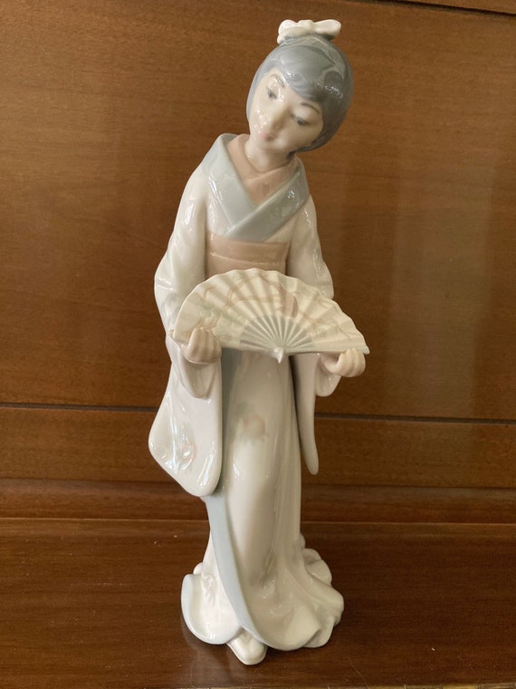 Vintage Lladro NAO Porcelain Geisha Girl With Fan, Mint