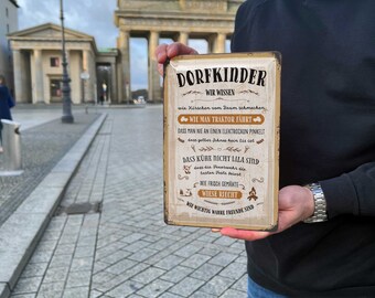 Retro Blechschild 'Wir Dorfkinder Wissen Wenigstens Noch' – 18x12 Cm, Witziger Spruch Als Geschenk Oder Deko