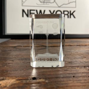 Berlin Souvenirs, Berlin 3D Glas Souvenir mit Gravur, Briefbeschwerer, Geschenk für Reisegutschein Berlin, Deutschland Souvenir, 2 Stück Set