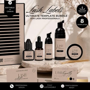 Op de afbeelding: Een verzameling wimperverlengingsproducten, waaronder flessen reiniger, remover en lijm, samen met visitekaartjes en een sjabloonbundel. De producten worden gepresenteerd op een neutrale achtergrond, met de woorden "Lash Labels" en "Ultimate Template Bundle".