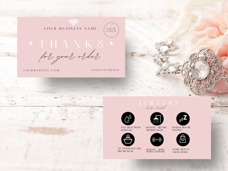 Puede incluir: Tarjeta de agradecimiento rosa con el texto "THANKS for your order" y un icono de diamante. Una tarjeta rosa con texto negro e iconos proporciona instrucciones de cuidado para las joyas. El texto incluye "STAY AWAY FROM MOISTURE", "REMOVE BEFORE SHOWER/BATH", "REMOVE BEFORE SLEEPING", "LET FRAGRANCE DRY BEFORE WEAR", "REMOVE WHEN DOING EXERCISE", y "STORE AWAY IN A BOX OR BAG".