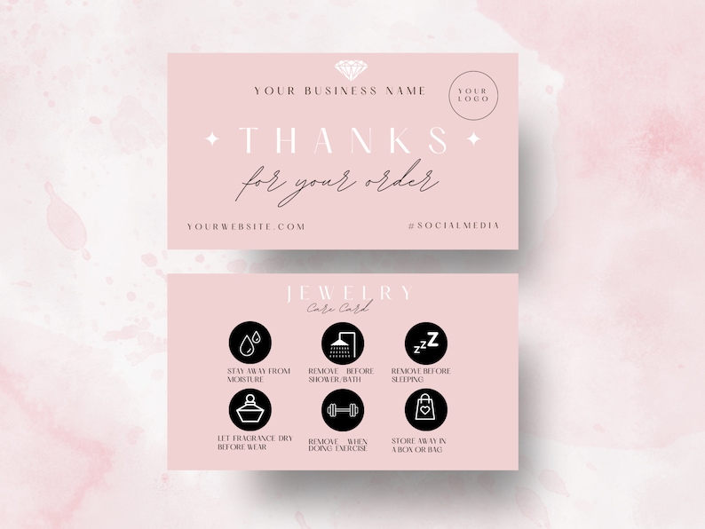 Puede incluir: Tarjeta de agradecimiento rosa con un gr&aacute;fico de diamante y el texto "THANKS for your order". La parte posterior de la tarjeta tiene un fondo rosa con texto negro e iconos que dicen "JEWELRY Care Card" y enumeran las instrucciones de cuidado para las joyas.