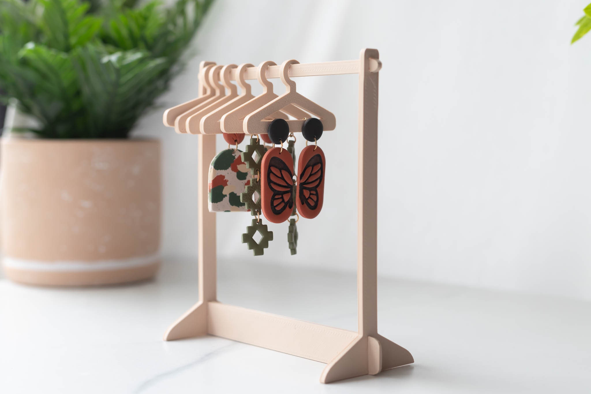  HULISEN Earring Display Stands for Selling, Adjustable Height Earring  Displays for Vendor Events, Craft Shows, Jewelry Display Rack Holder with  Wood Tray for Selling Earring Cards, Keychains, 30 Hooks : Clothing