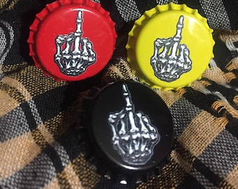 Skeletthandfinger, nummer ett! punk, nål, kapsyl,