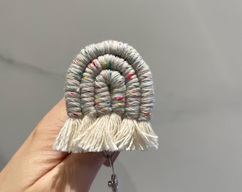 Porte-badge à clip aux couleurs de l'arc-en-ciel pour travailleurs de la santé