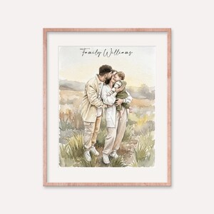 Puede incluir: Retrato en acuarela de una familia de tres en un marco de oro rosa. La familia se abraza en un campo de hierba alta. El texto "Family Williams" est&aacute; escrito en cursiva en la parte superior de la imagen.