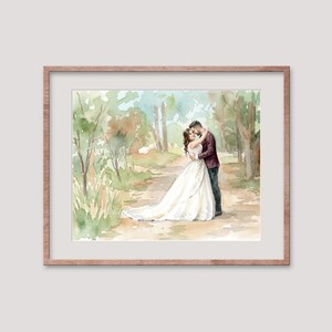 Puede incluir: Pintura a la acuarela de una pareja abraz&aacute;ndose en un camino en un bosque. La novia lleva un vestido de novia blanco con una larga cola. El novio lleva una chaqueta burdeos y pantalones oscuros. La obra est&aacute; enmarcada.