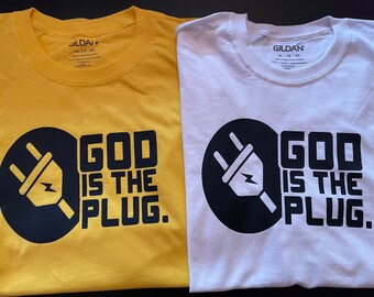Dios es la camiseta del enchufe, camiseta cristiana, camiseta religiosa, camiseta de Dios, camiseta hecha a mano, camiseta personalizada, camiseta amante de Dios, camiseta personalizada