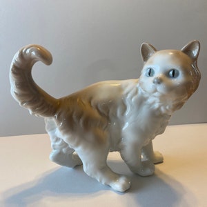 Vintage NAO by Lladró Porcelain Cat Figure