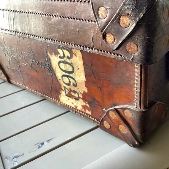 Antique leather gentlemans officers suitcase Vali… - image 9