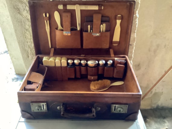 Antique leather gentlemans officers suitcase Vali… - image 1