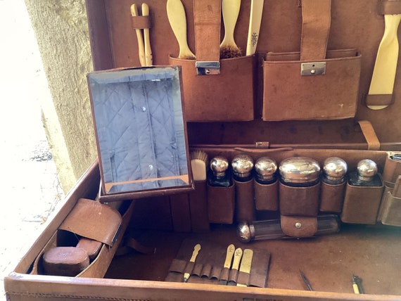 Antique leather gentlemans officers suitcase Vali… - image 5