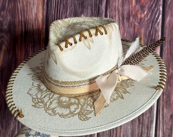 Sombrero de ala plana estilo lágrima color marfil, talla M / Diseño floral mixto grabado a mano / Sombrero rústico para bodas