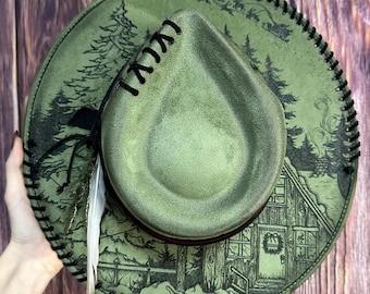 Green Teardrop Flat Brim Hat: Hand-Burned Christmas Cabin Design (Size Large)