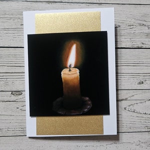 Handgemaakte blanco wenskaart van olieverfschilderij. Gouden kaars en vlam. Spring eruit. Verjaardag. Sympathiekaart. Aanmoediging. Liefde. Valentijnsdag