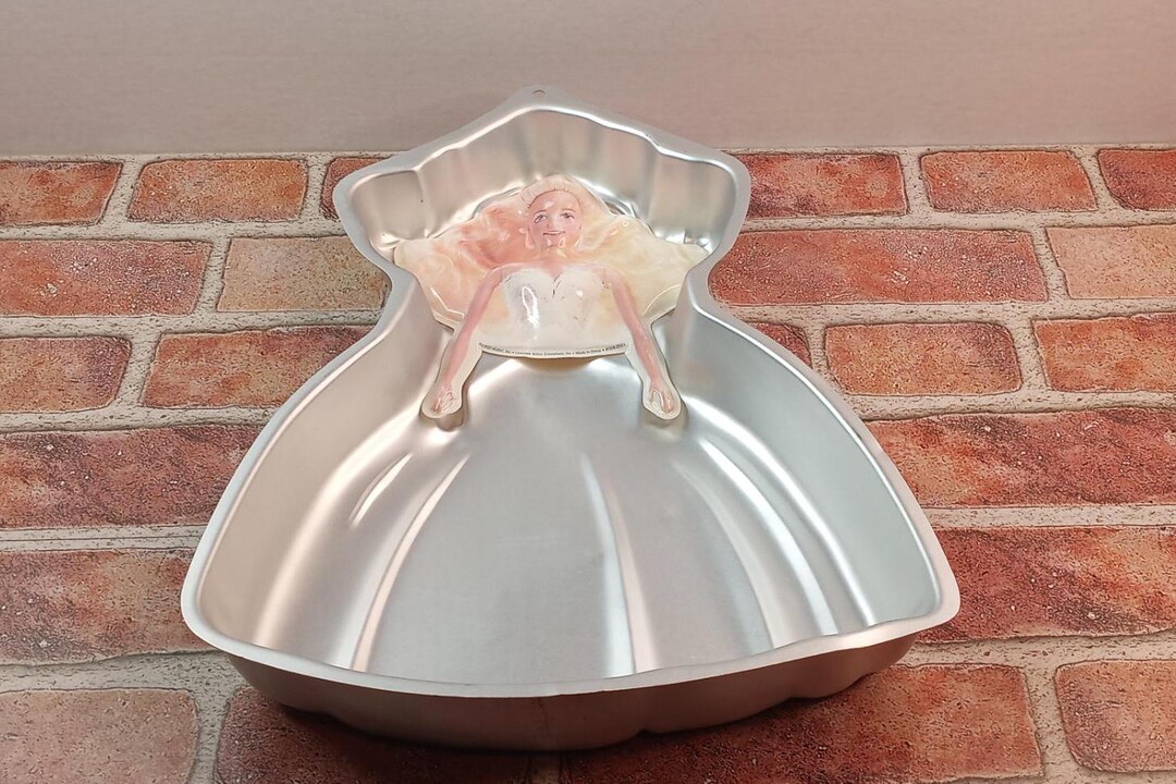 Wilton Barbie Cake Pan 1992 2105-2551 dress birthday, sparkle eyes