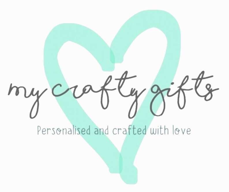 K&ouml;nnte beinhalten: Ein hellblaues Herz mit dem Text "my crafty gifts" und dem Slogan "Personalisiert und mit Liebe gefertigt".