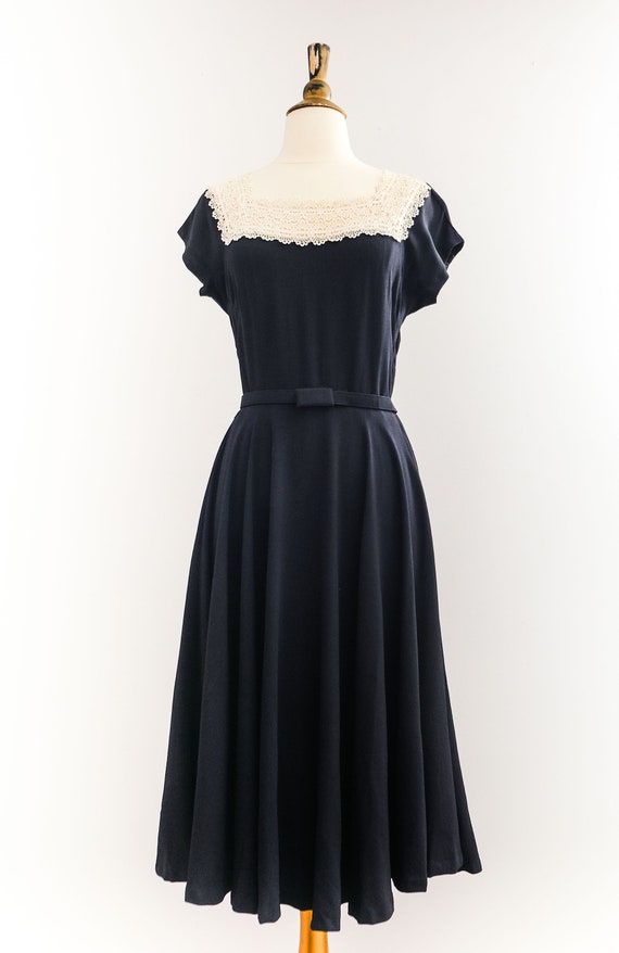 Vintage Late 1940’s/Early 1950’s Navy Crepe and L… - image 3