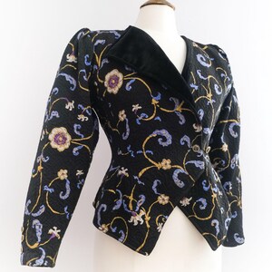 Vintage UNGARO 1980-tals quiltad blommig kavaj • S bild 4