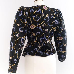 Vintage UNGARO 1980-tals quiltad blommig kavaj • S bild 7