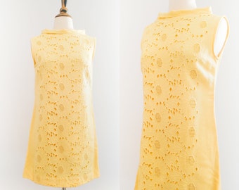 Vintage 1960’s Mod Yellow Daisy Floral Shift Mini-Dress • XS/S