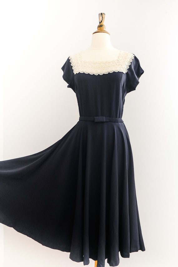 Vintage Late 1940’s/Early 1950’s Navy Crepe and L… - image 2