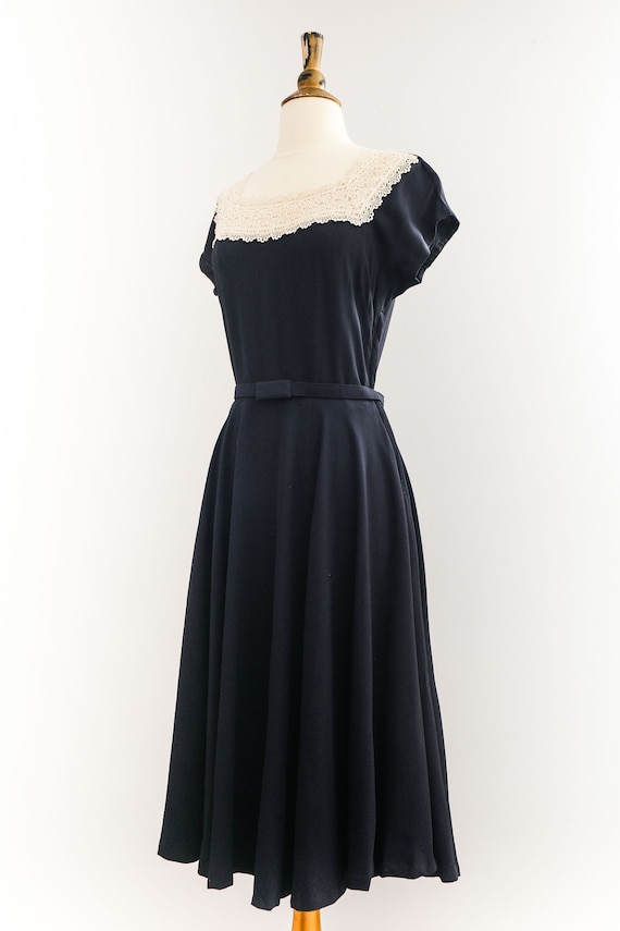 Vintage Late 1940’s/Early 1950’s Navy Crepe and L… - image 4