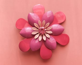 Vintage roze Flower Power emaille broche uit de jaren 60