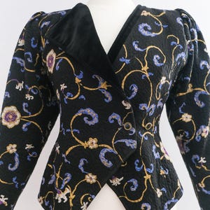 Vintage UNGARO 1980-tals quiltad blommig kavaj • S bild 3