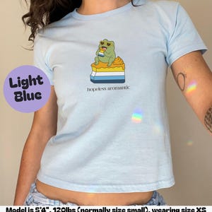 Aroace Pride Baby T-shirt, Rolig Groda T-shirt, Y2K Aroace Flag Baby T-shirt, Asexuell Gåva, Ace Cake T-shirt, Pride Månad, HBTQ Pride T-shirt, Queer T-shirt