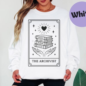 The Archivar Unisex Sweatshirt, Tarot-Karte Rundhalsausschnitt, Buch-Liebhaber-Pullover, Leser-Geschenk Bibliothekar-Geschenk, magisches Witchy okkultes Sweatshirt