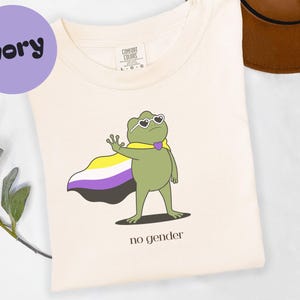 Icke-binär Pride Comfort Colors T-shirt, rolig groda utan kön T-shirt, icke-binär flagga T-shirt, Weirdcore, Pride månad, HBTQ Pride, Genderqueer T-shirt