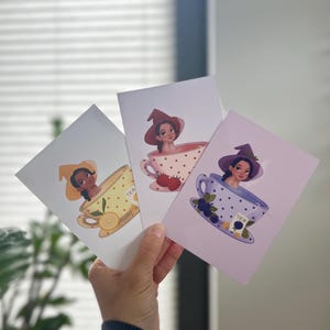 Sorcières dans une tasse de thé - ensemble de 3 cartes postales avec citron, fraise et myrtille | Illustration A6