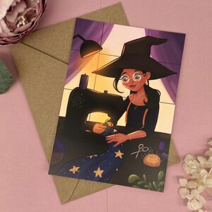 Magische Nähstunde- Postkarte mit Hexe an der Nähmaschine