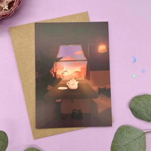 Carte postale « Sorcière dans le train au coucher du soleil » – compartiment de train magique avec thé et chat