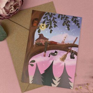 Cartolina "Strega stanca" - Illustrazione magica in formato A6 con ciondolo per un pisolino